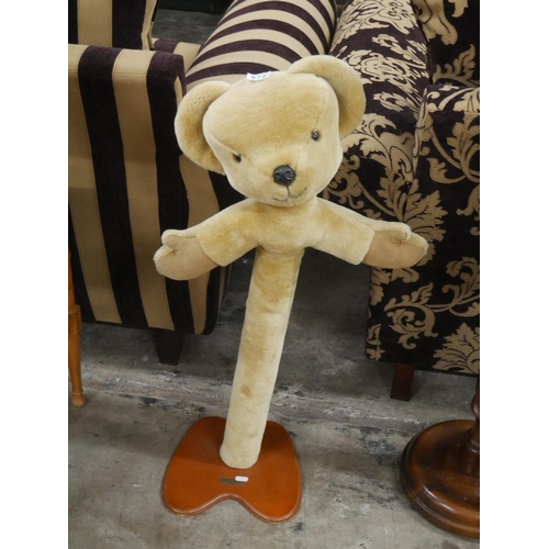 572 - TEDDY BEAR CAT SCRATCHER