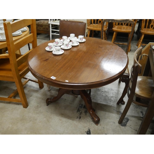 599 - VICTORIAN CENTRE TABLE