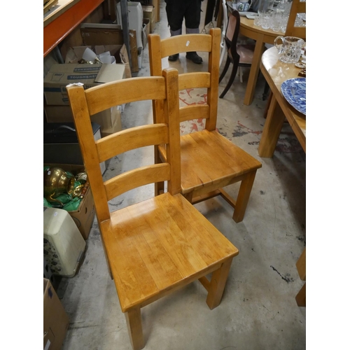 600 - SET OF 6 OAK CHAIRS