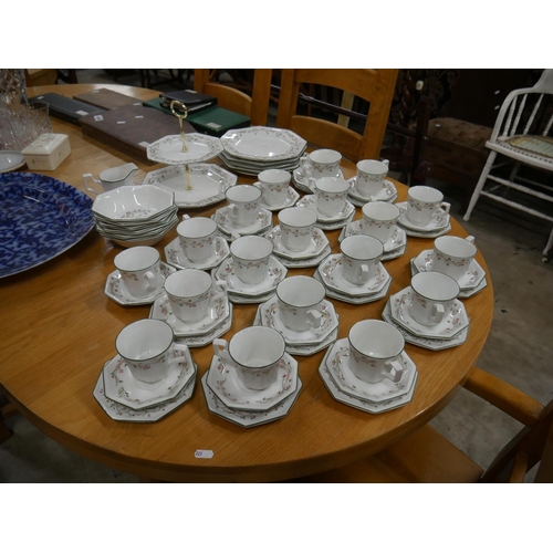 601 - LARGE TEA SET