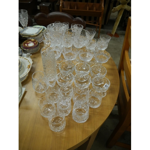 605 - SELECTION OF GLASSWARE