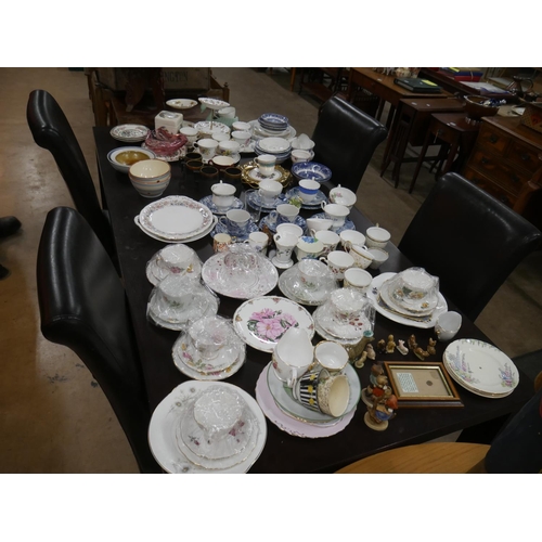 611 - TABLE LOT