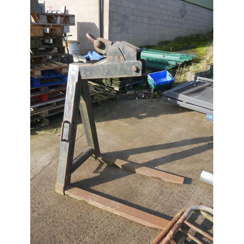 5 - CRANE PALLET LIFTER