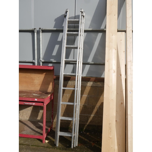 61 - TRIPLE EXTENSION LADDER