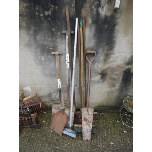 130 - LOT OF HAND TOOLS