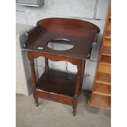 152 - VICTORIAN WASHSTAND