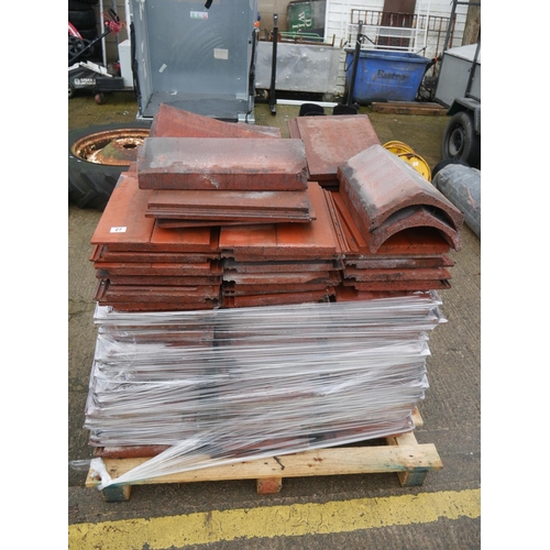 27 - PALLET OF TILES & RIDGING