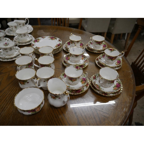 618 - OLD COUNTRY ROSE TEA SET PLUS MUGS ETC