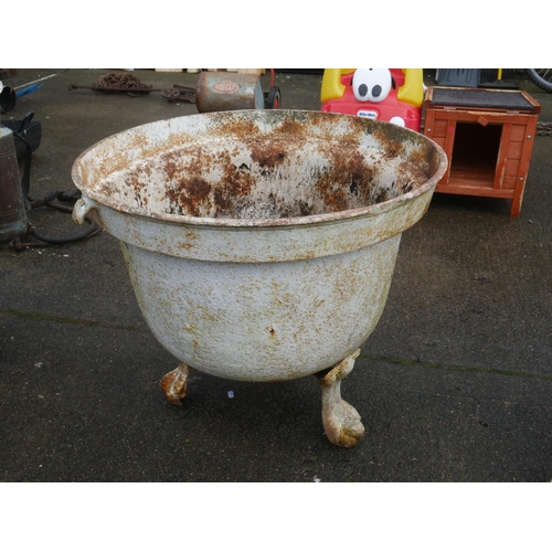 65 - LARGE VICTORIAN CAST IRON POT ON STAND