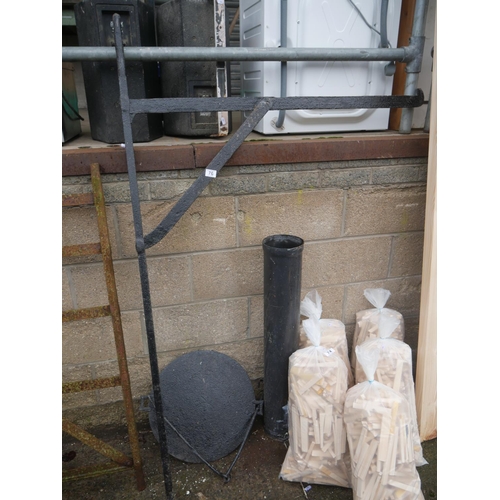 76 - KITCHEN CROOK, GRIDDLE & FLUE PIPE