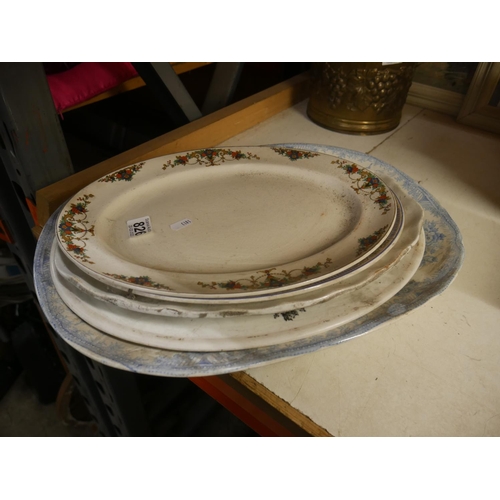 826 - LOT OF PLATTERS