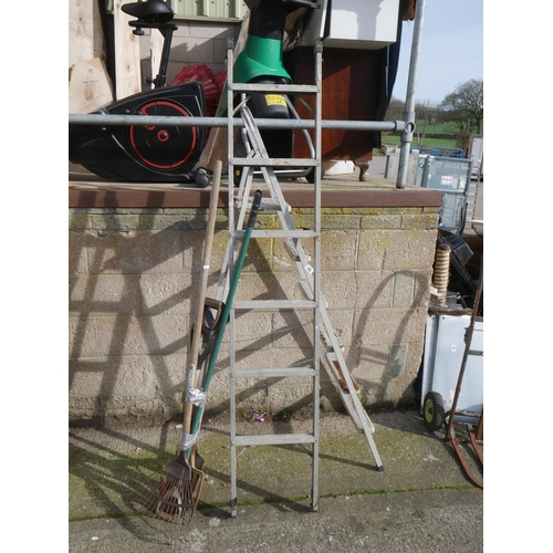 46 - STEP LADDER, LADDER & HAND TOOLS