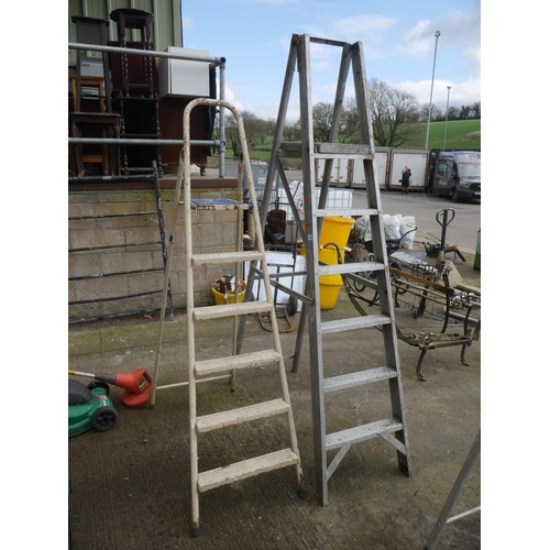 44 - 2 STEP LADDERS