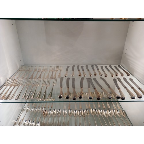 286 - LARGE HALLMARKED SOLID SILVER CANTEEN OF  CUTLERY - TOTAL WEIGHT 7980gms - 
METAL KNIFE BLADES - SMA... 