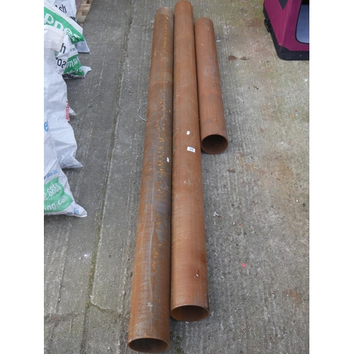 25 - LOT OF STEEL PIPING