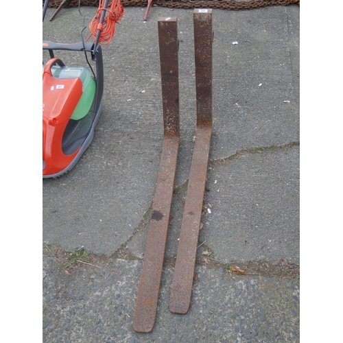 60 - 2 PALLET FORKS