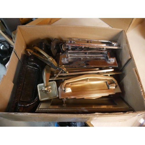 844 - BOX OF DOOR FURNITURE