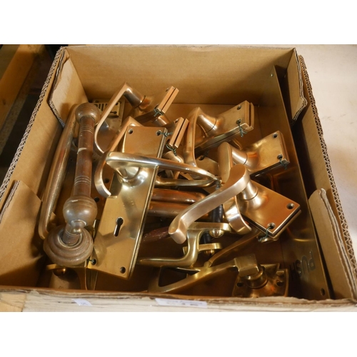 845 - BOX OF DOOR HANDLES