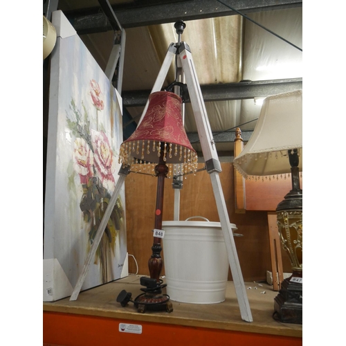 848 - EASLE & TABLE LAMP ETC