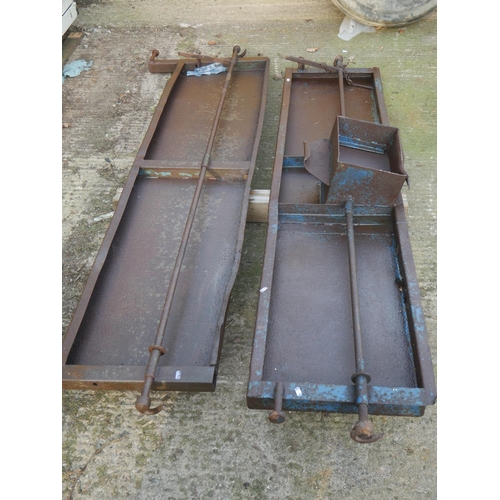 9 - 2 TRAILER TAIL DOORS