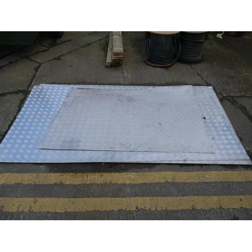 43 - 4.1/2 SHEETS OF ALUMINIUM CHECKER PLATE