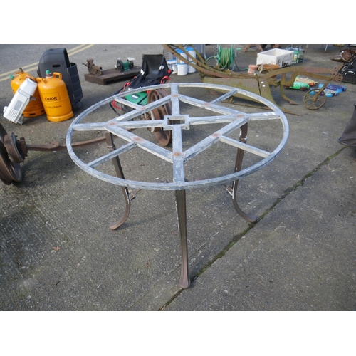 57 - METAL TABLE BASE