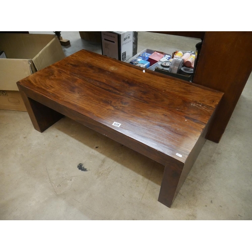 828 - COFFEE TABLE