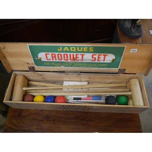 829 - CROQUET SET