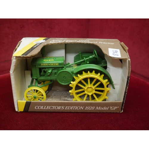 856 - MODEL JOHN DEERE TRACTOR