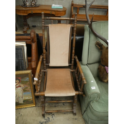 570 - AMERICAN ROCKING CHAIR