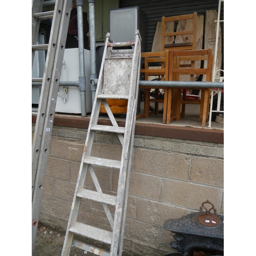 60 - ALUMINIUM STEP LADDER