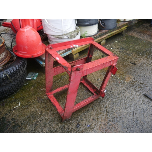 25 - TRACTOR WEIGHT FRAME