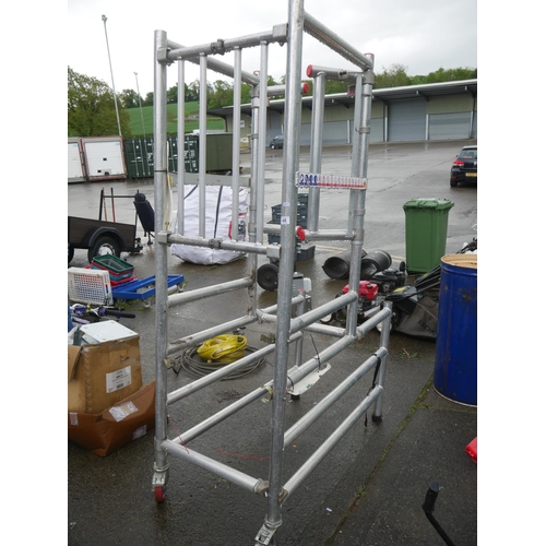 48 - SCAFFOLDING FRAME