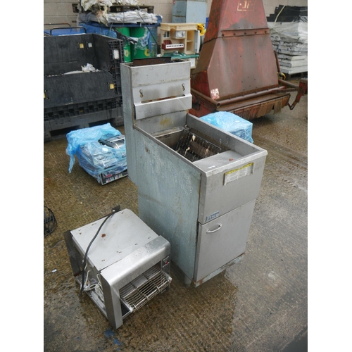 6 - COMMERCIAL FRYER & TOASTER