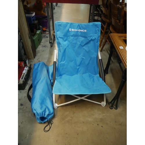 832 - 2 FOLDING CAMP CHAIRS