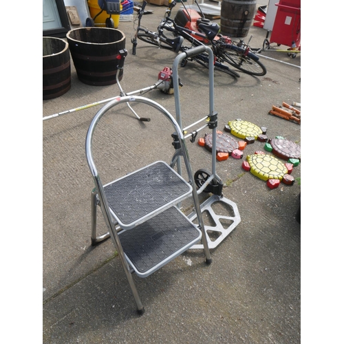 103 - STEP LADDER & TROLLEY