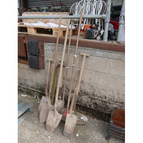 136 - LOT OF HAND TOOLS