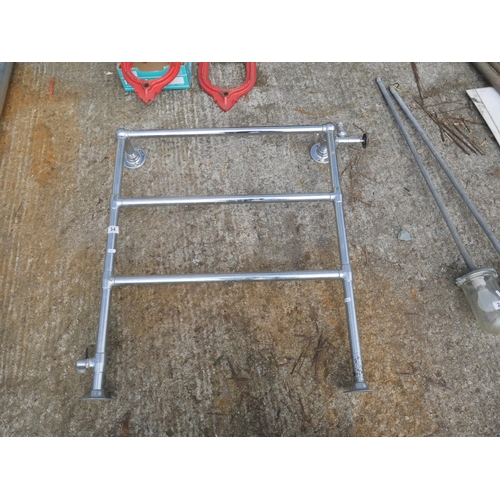 34 - EDWARDIAN TOWEL RAIL