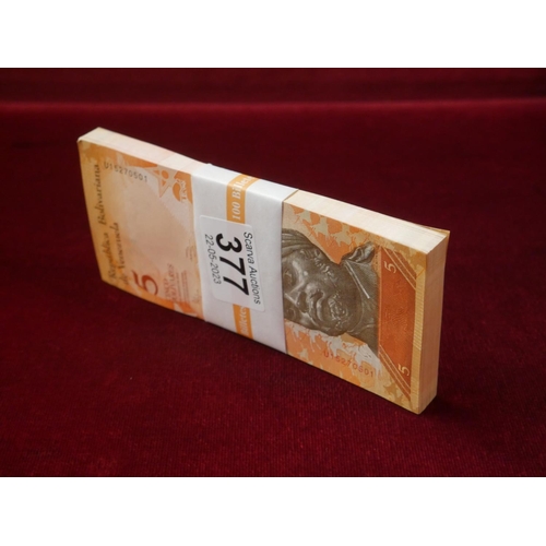 377 - WAD OF 100 UNCIRCULATED VENEZUELAN BANK NOTES