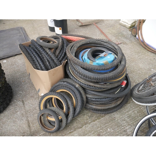 43 - SELECTION OF BICYCLE TYRES