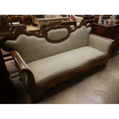 542 - VICTORIAN DOUBLE ENDED COUCH