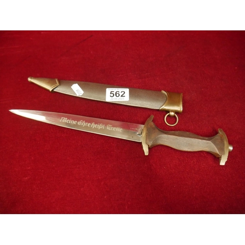 562 - DAGGER & SCABBARD