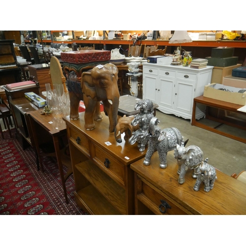 570 - LOT OF ELEPHANT ORNAMENTS