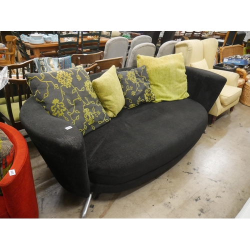 600 - FABRIC 3 SEATER SETTEE