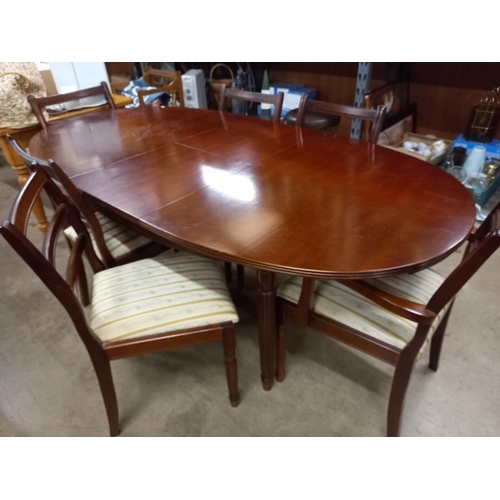 657 - DINING TABLE & 6 CHAIRS