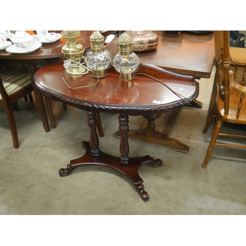 689 - MAHOGANY COFFEE TABLE