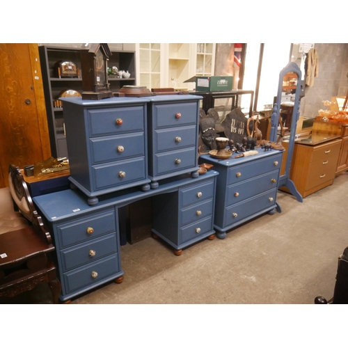 740 - 5 PIECE PAINTED BEDROOM SET