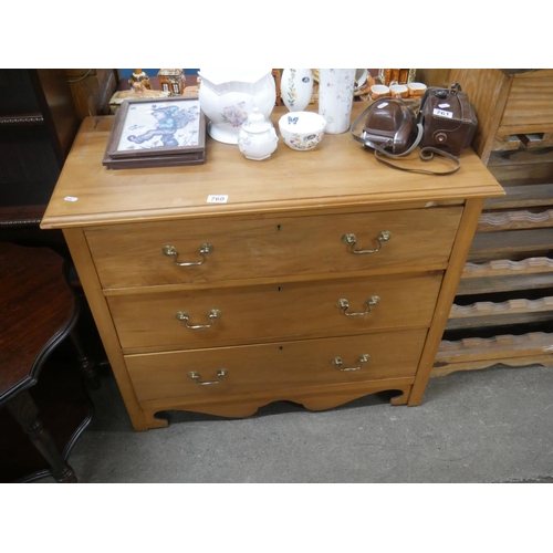 760 - CHEST OF DRAWERS