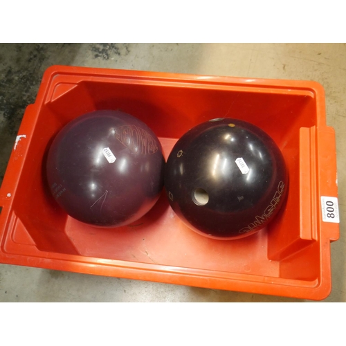 800 - 2 BOWLING BALLS