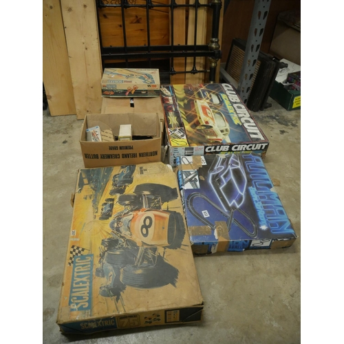 833 - LARGE LOT OF SCALEXTRIC ITEMS